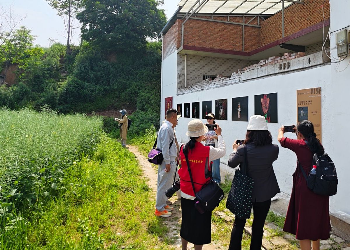观展.jpg